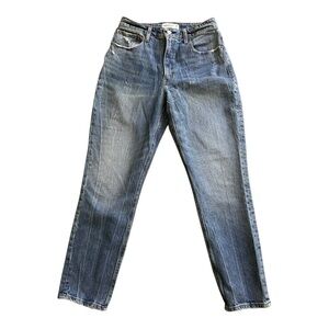 Abercrombie & Fitch High Rise Mom Jeans in a medium wash Size 28 (6)